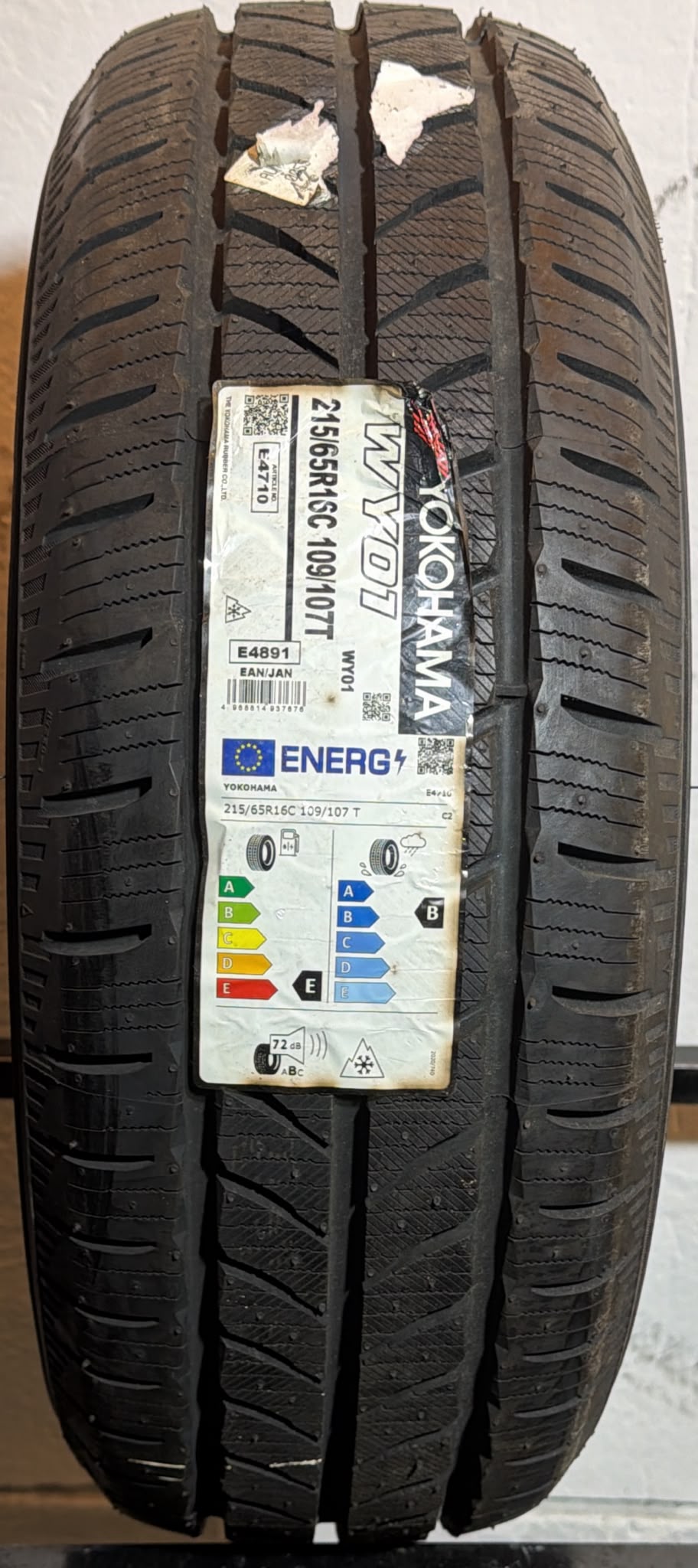 Yokohama WY01 215/65 R16